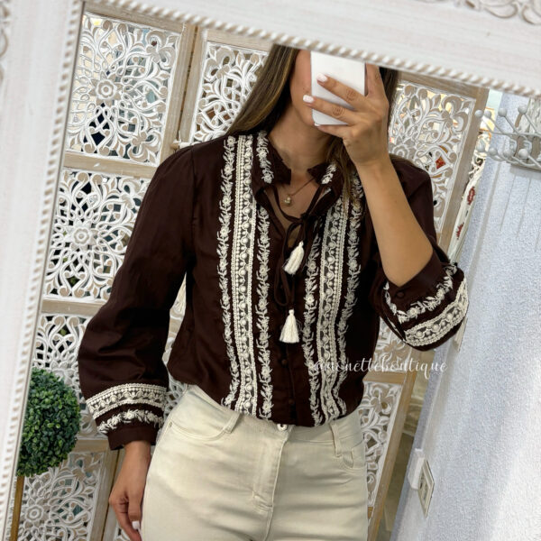 Blusa bordada marrón chocolate