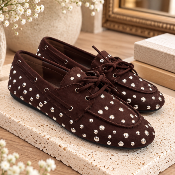 Mocasines tachuelas marrón chocolate